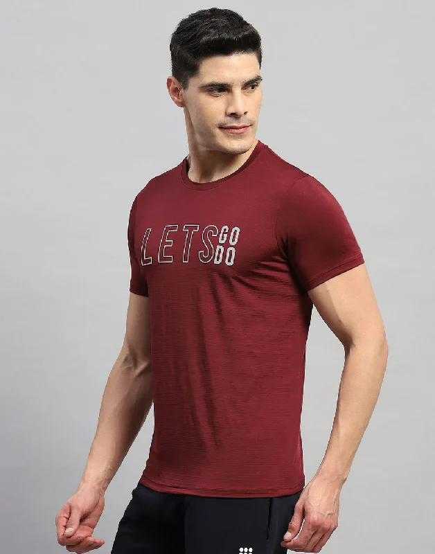 Men Maroon Self Design Round Neck Half Sleeve T-Shirt