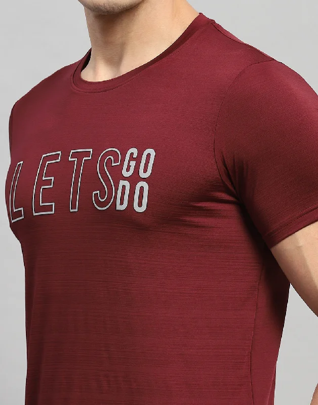 Men Maroon Self Design Round Neck Half Sleeve T-Shirt