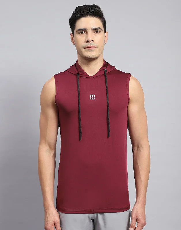 Men Maroon Solid Round Neck Sleeveless T-Shirt