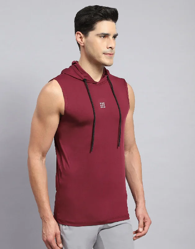 Men Maroon Solid Round Neck Sleeveless T-Shirt